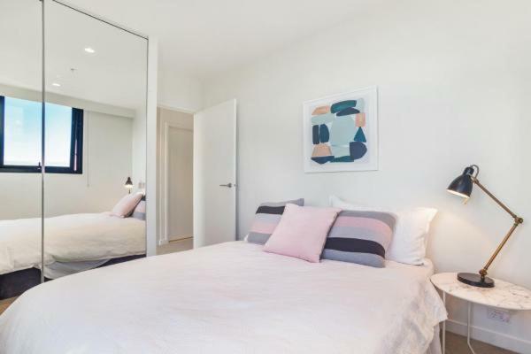 Experience Platinum Hotel Apartments Melbourne Eksteriør bilde